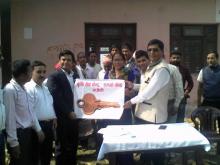 बिधिवत रुपमा कृषि सम्पर्क कार्यालय गजेडि, जिल्ला कृषि कार्यालय रुपन्देहि ले कन्चन गाउँ पालिका लाई हस्तारण गर्दै जिल्ला कृषि कार्यालय रुपन्देहिका बरिठ कृषि बिकास अधिकृत भोजराज सापकोटा ज्यु र कन्चन गाउ पालिका अध्यछ्य गोक्रण बहादुर क्षेत्री ज्यु ।